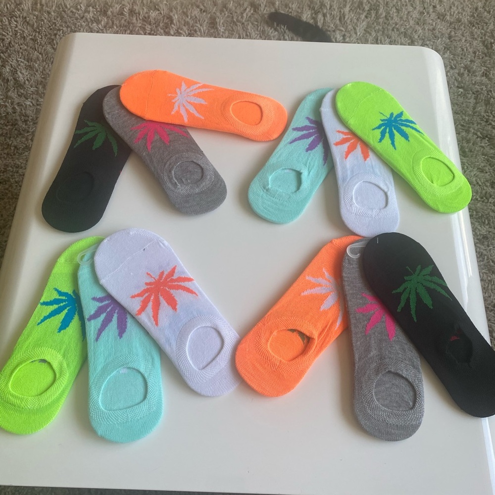 12 pair women’s low cut weed leaf socks
